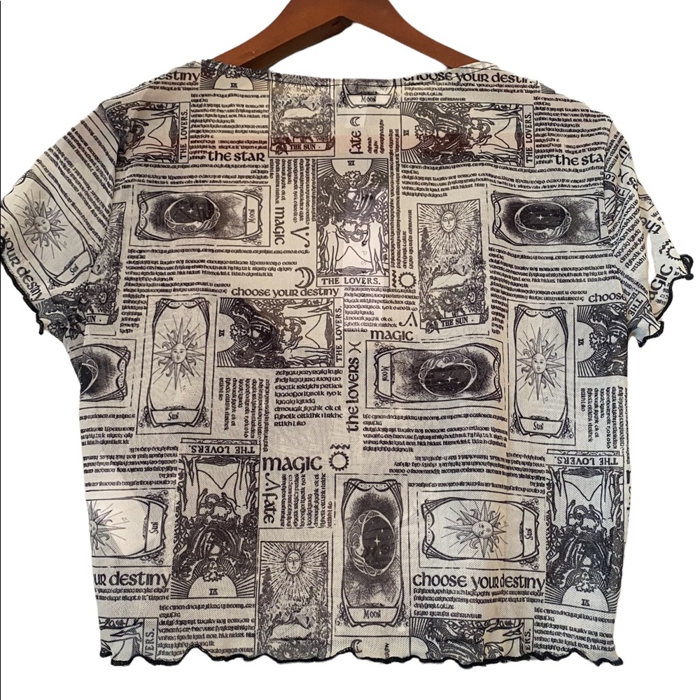 TOPSHOP Black and Cream Newsprint Crop Top - Picture 6 of 11